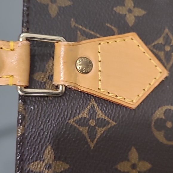 SOLD - Authentic Louis Vuitton - Picture 10 of 11